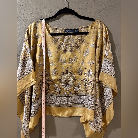 100% silk poncho top, size S, gold yellow color with pattern, butterfly sleeves - Picture 4 of 4